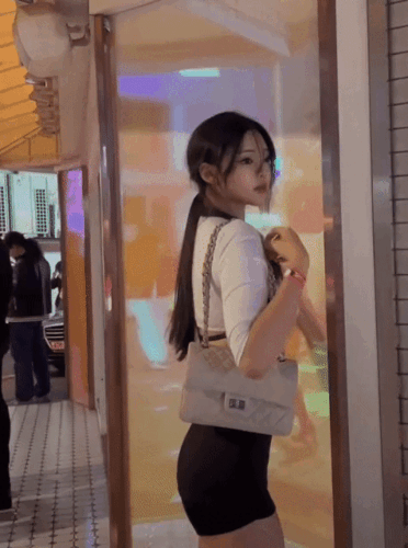 샤넬사줘.gif